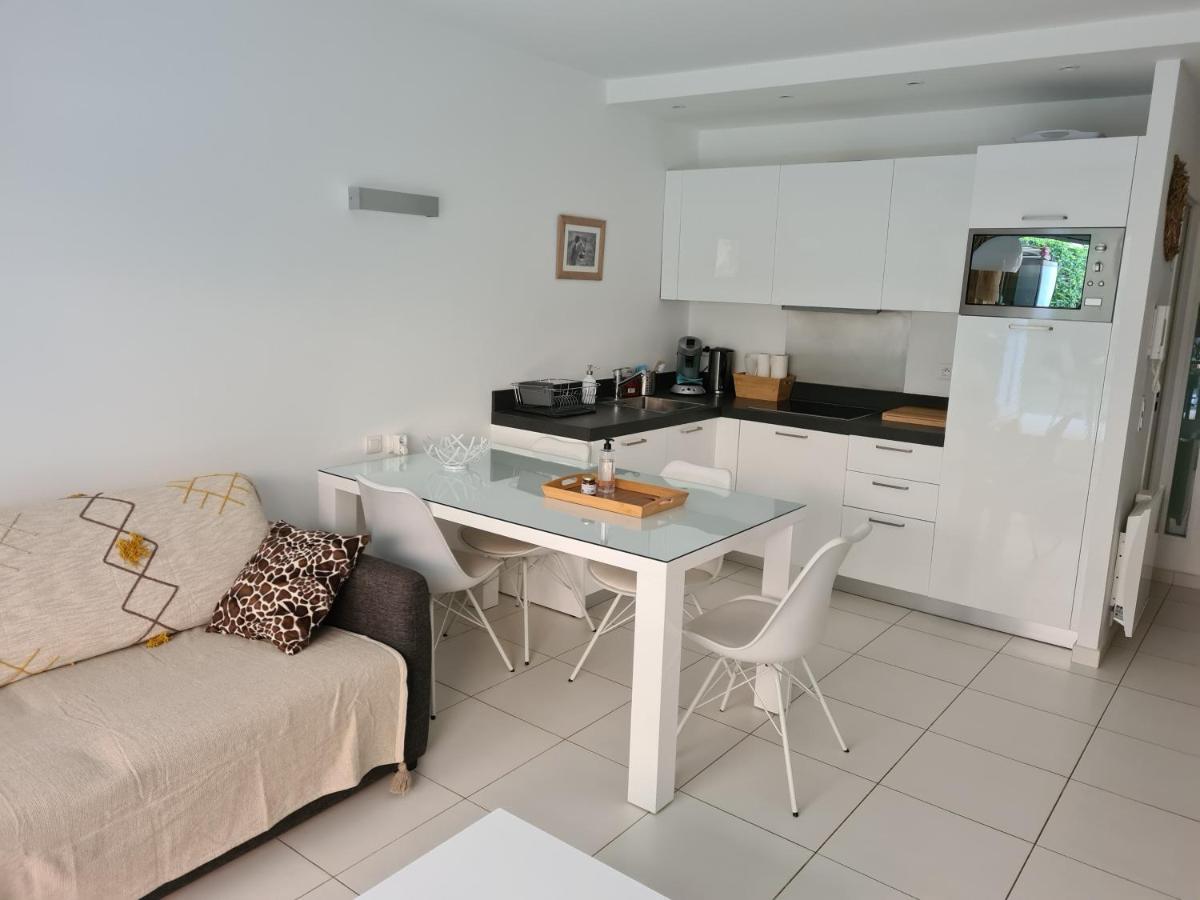 Le Lodge, T2 classé 3 étoiles avec jardin, parking, piscine&mer à 2 pas Menton Extérieur photo