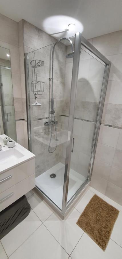 Le Lodge, T2 classé 3 étoiles avec jardin, parking, piscine&mer à 2 pas Menton Extérieur photo