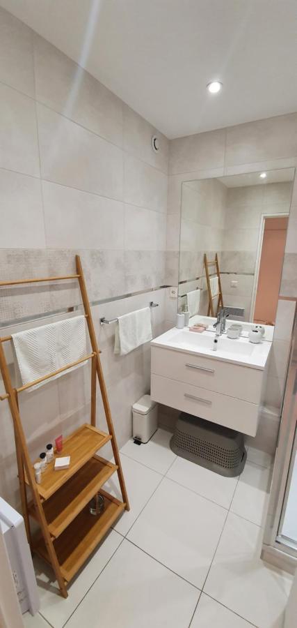 Le Lodge, T2 classé 3 étoiles avec jardin, parking, piscine&mer à 2 pas Menton Extérieur photo