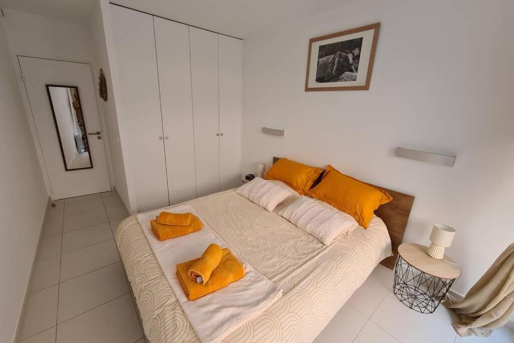 Le Lodge, T2 classé 3 étoiles avec jardin, parking, piscine&mer à 2 pas Menton Extérieur photo