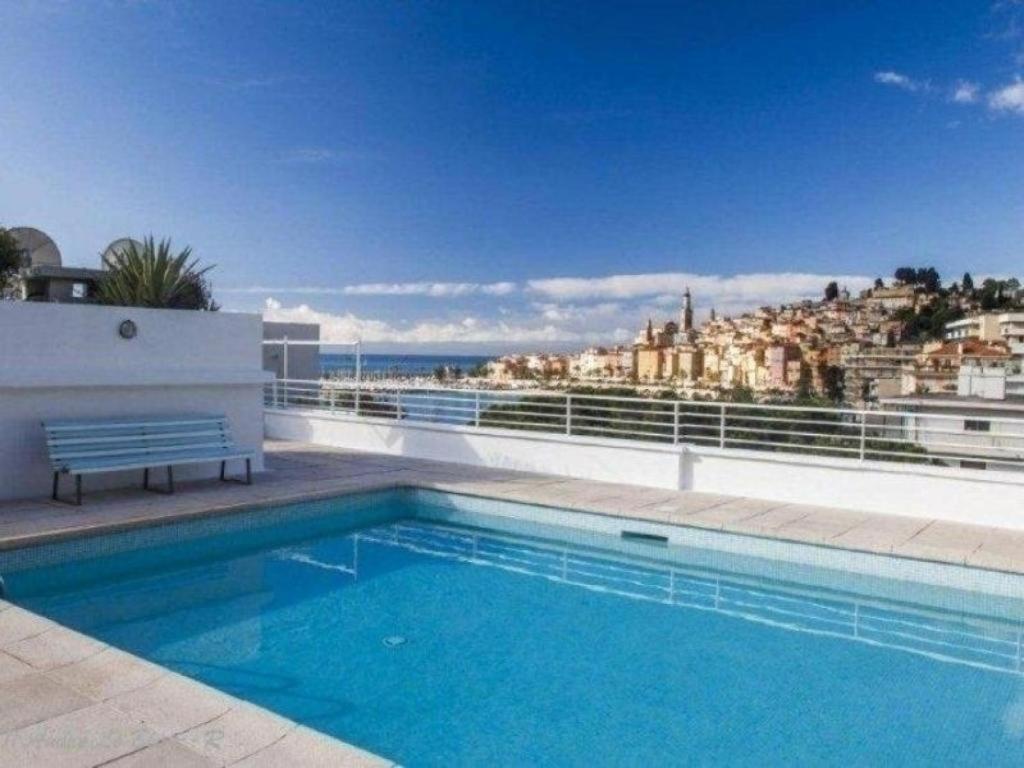 Le Lodge, T2 classé 3 étoiles avec jardin, parking, piscine&mer à 2 pas Menton Extérieur photo