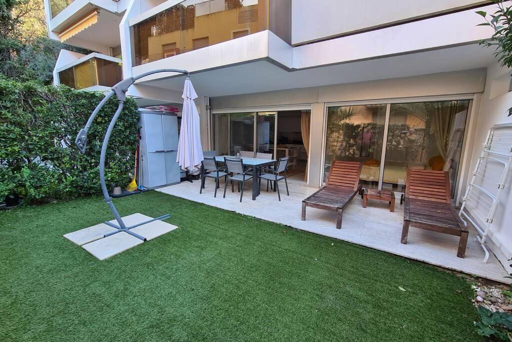 Le Lodge, T2 classé 3 étoiles avec jardin, parking, piscine&mer à 2 pas Menton Extérieur photo